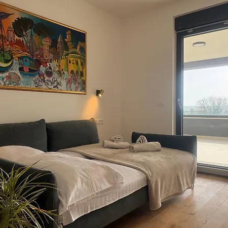 ヴィラ Podversie Debeljak