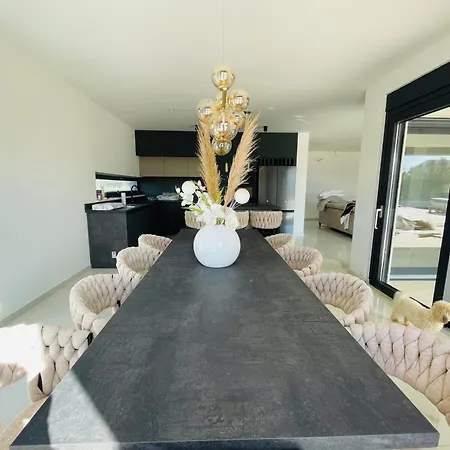 Podversie Vila Debeljak