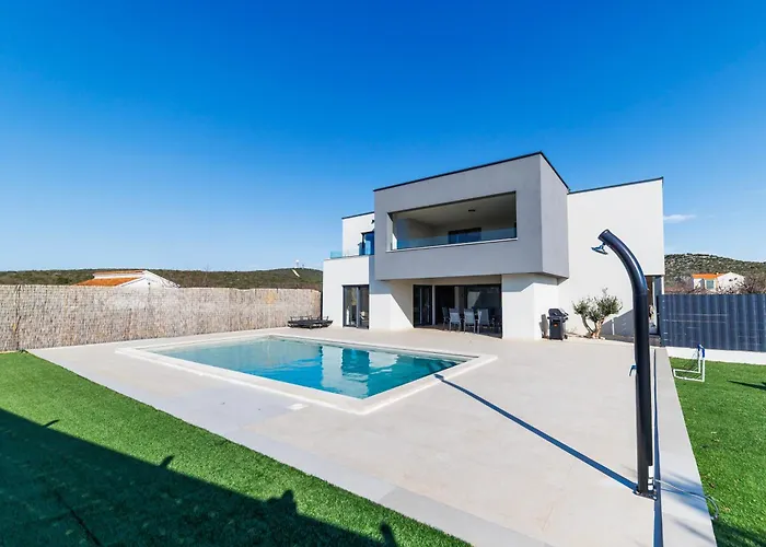 Podversie ヴィラ *