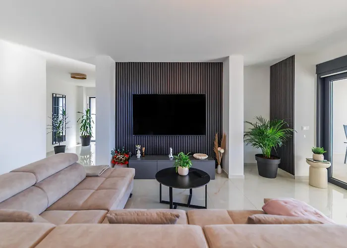 ヴィラ Podversie Debeljak