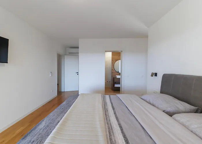 ヴィラ Podversie Debeljak