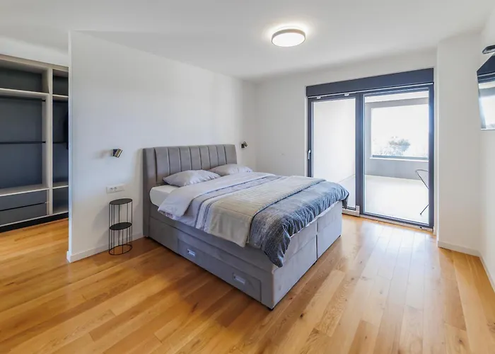 ヴィラ Podversie Debeljak